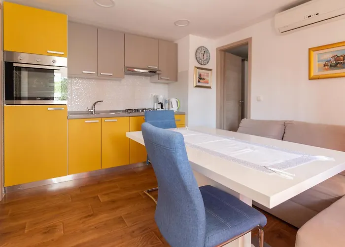 Medanic - Private Pool Apartment *