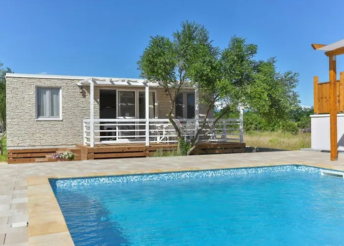 Medanic - Private Pool Appartement *